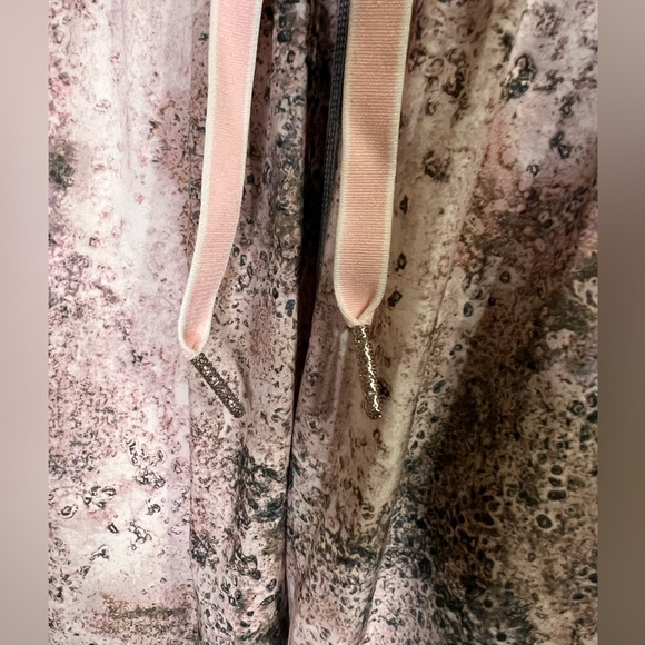 Lululemon Namaskar Pant II
Sugar Crush Multi Size 2 - Picture 6 of 8